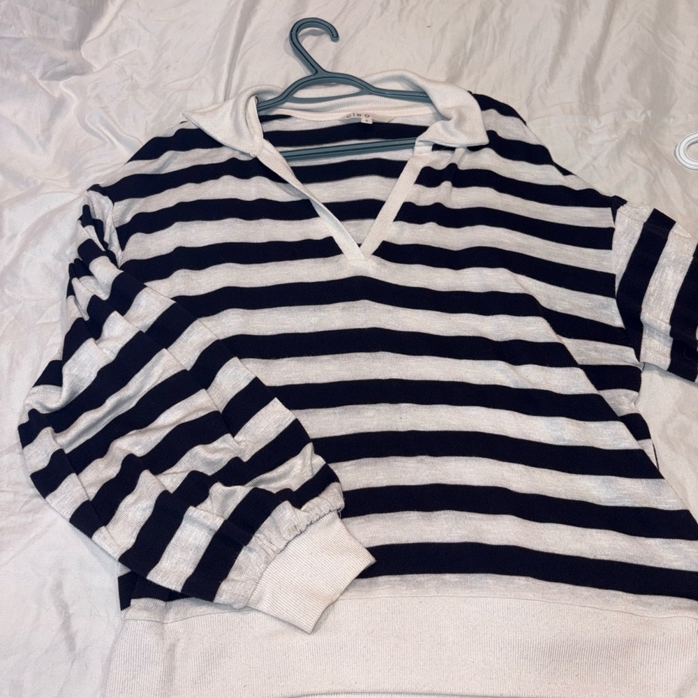 🍒 Women’s XL Striped V-Neck Sweater